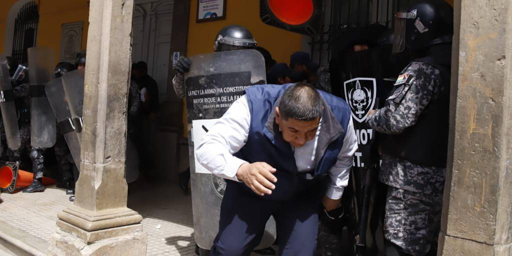 El martes se gasificó a una protesta de padres en Cochabamba