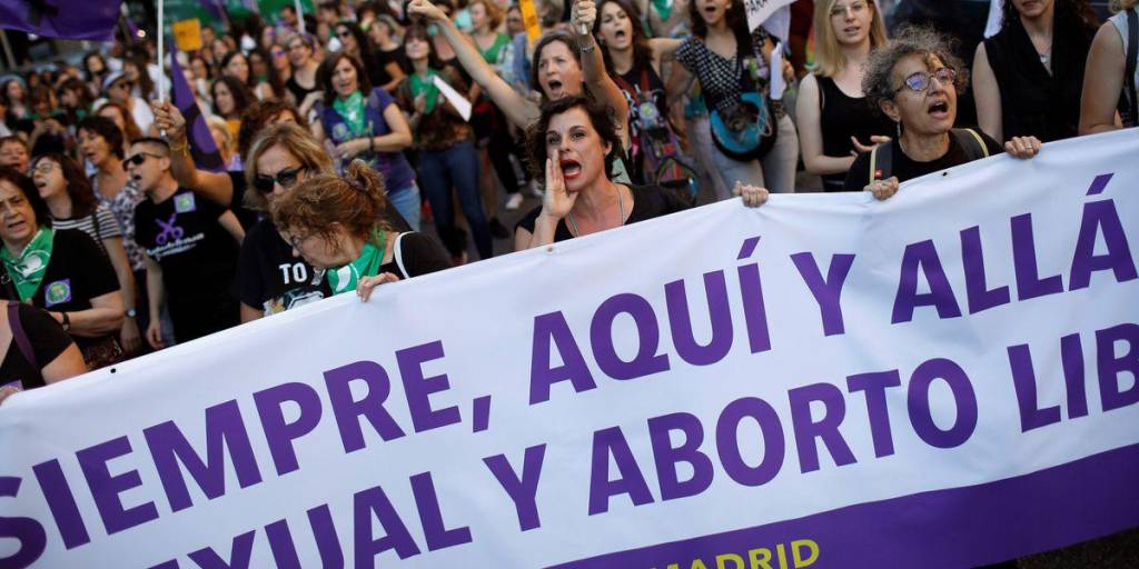 En España se suelen realizar marchas cada Día Internacional por la Despenalización del Aborto y la Defensa de los Derechos Sexuales y Reproductivos de la mujer, una conmemoración cada 28 de septiembre