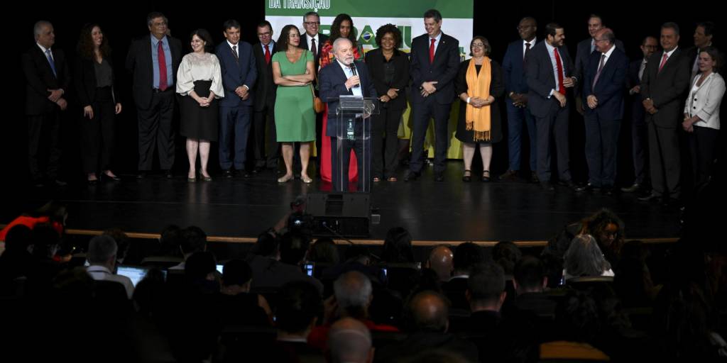 Lula presentó a varios de sus nuevos ministros