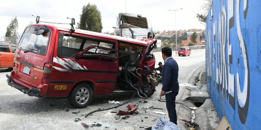 Accidente con heridos en la autopista La Paz - El Alto