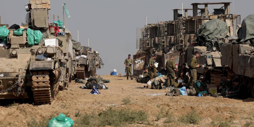Soldados israelíes en un lugar de reunión cerca de la frontera con la Franja de Gaza.