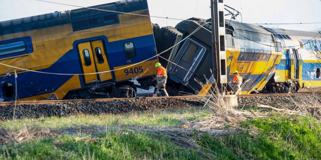 El tren nocturno descarrilado en Voorschoten este martes. Al menos una persona murió y 30 resultaron heridas