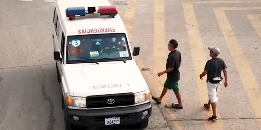 Las ambulancias son revisadas al momento de pretender pasar los puntos de bloqueo