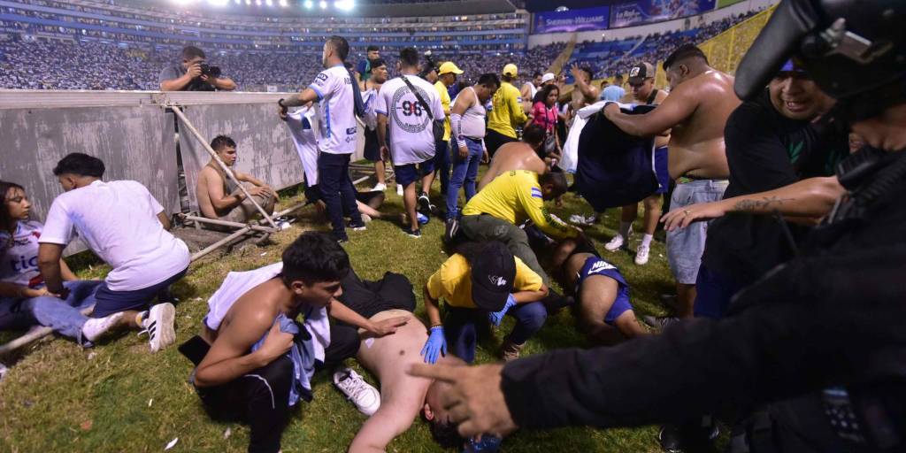 Tras la estampida en el estadio Cuscatlán el fin de semana se registraron 12 fallecidos