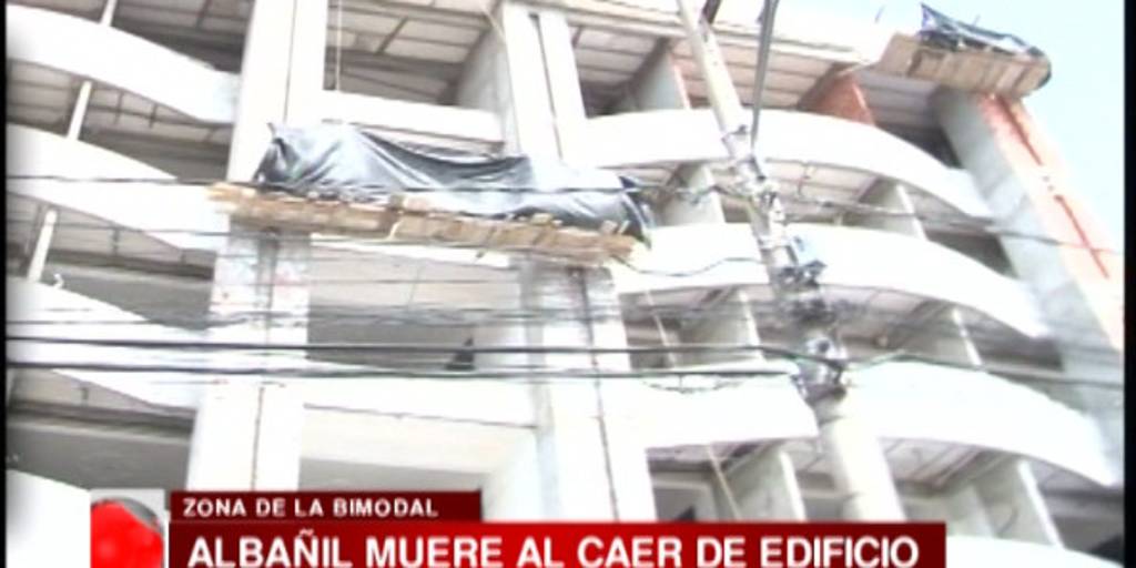 Albañil fallece al caer del cuarto piso de un edificio