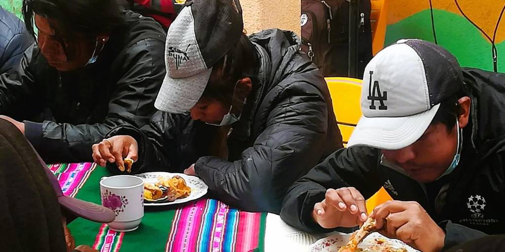 A Bs 1 el almuerzo: comedor popular abre sus puertas en El Alto para personas en situación de calle
