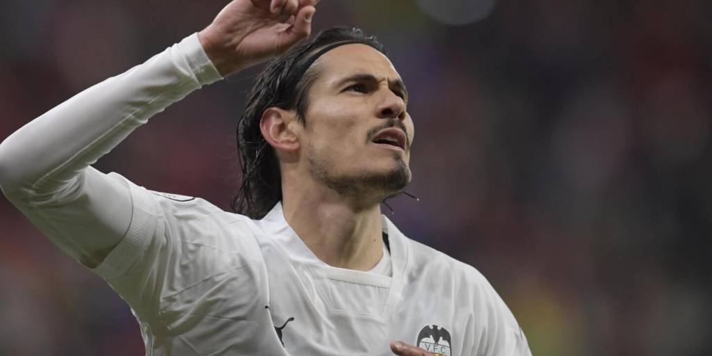 Edinson Cavani rescindió contrato con Valencia y está a una firma del llegar al elenco Xeneize.