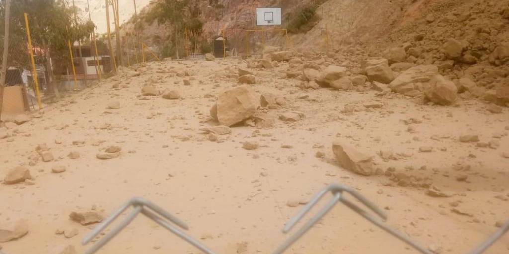 El material que cayó en Aranjuez afectó parte de una cancha.