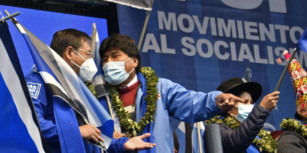 Luis Arce y Evo Morales en un acto del MAS