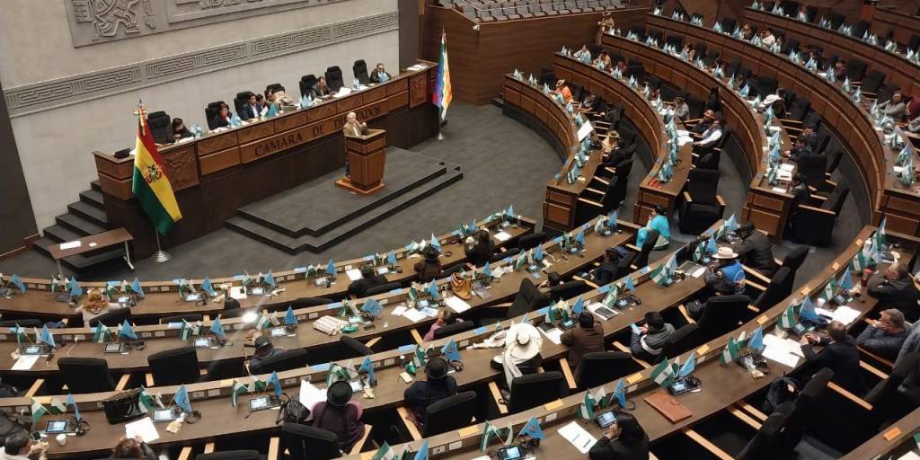 La sesión del pleno de la Cámara de Diputados que se instaló después de un mes.