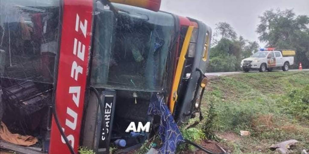 Seis heridos tras el vuelco de un bus en la ruta Santa Cruz - Villa Montes