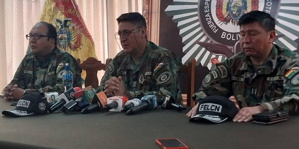 Los jefes policiales de la Felcn en conferencia de prensa sobre el caso Desaguadero