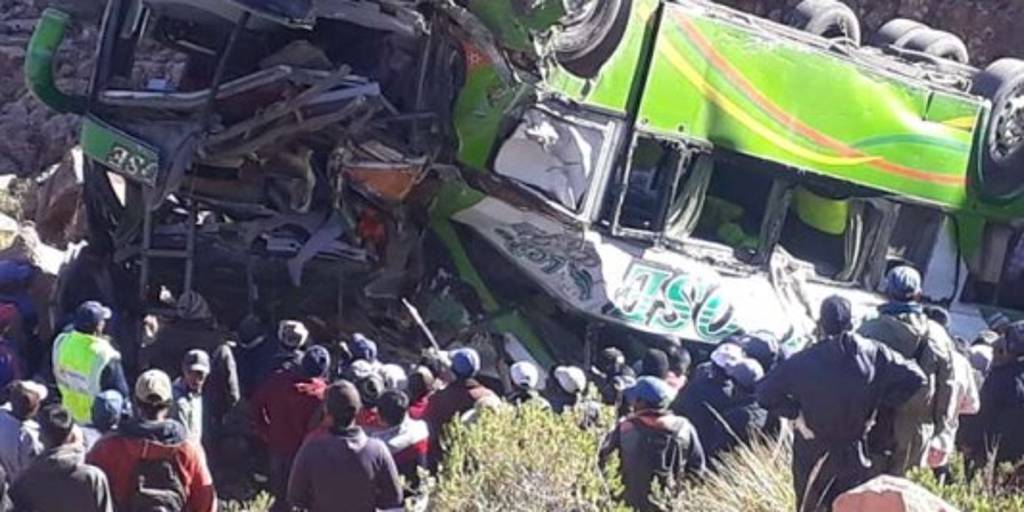 Embarrancamiento de un bus deja al menos tres muertos y diez heridos en ...
