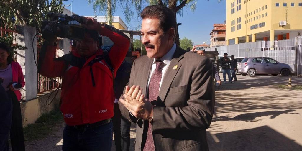 Manfred Reyes Villa, alcalde de Cochabamba, llegando a la Fiscalía