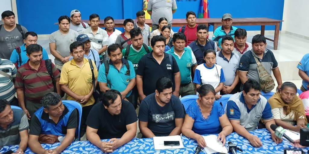Los transportistas que bloquean recibieron respaldo de las Seis Federaciones del Trópico de Cochabamba
