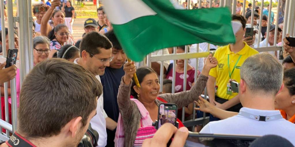 Con la verde, blanco y verde, Dorotea Laime fue la primera visitante de Expocruz 2023