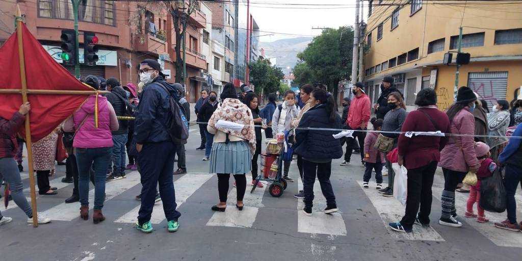 Padres se instalaron entre las calles San Martín y Ecuador
