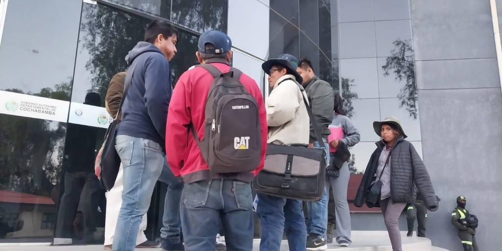 Vigilia en la Gobernación de Cochabamba