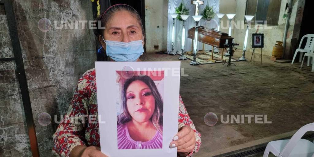 María Rocha pide justicia para su hija.