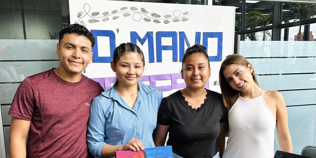 Estudiantes de Unifranz crean la aplicación D’ Mano Artesana