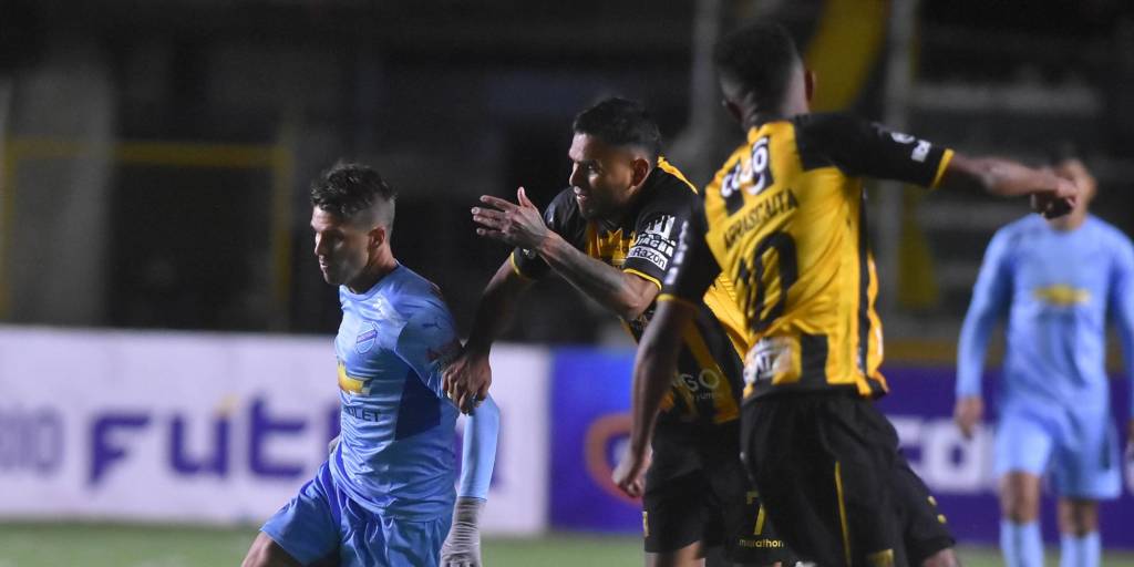 Incidencias del último clásico jugado entre The Strongest y Bolívar en 2022