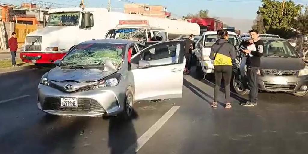 Los vehículos chocaron en la avenida Blanco Galindo - Cochabamba