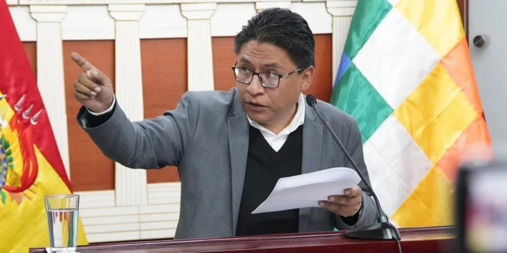 El ministro de Justicia, Iván Lima, convocó a una conferencia de prensa