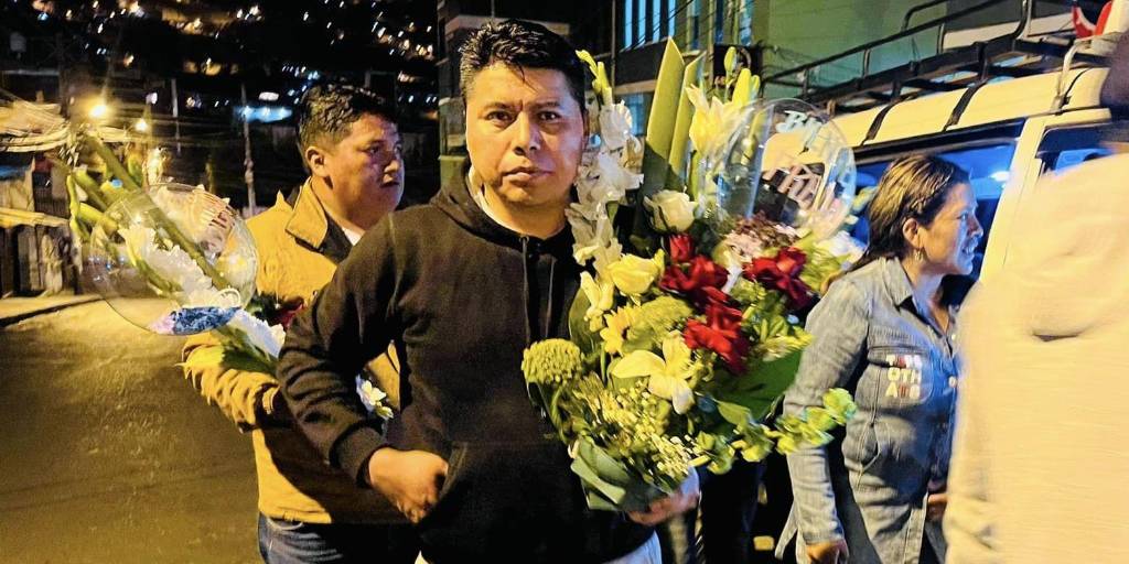 El presidente de Adepcoca, Freddy Machicado, llegó al mercado de Villa Fátima.