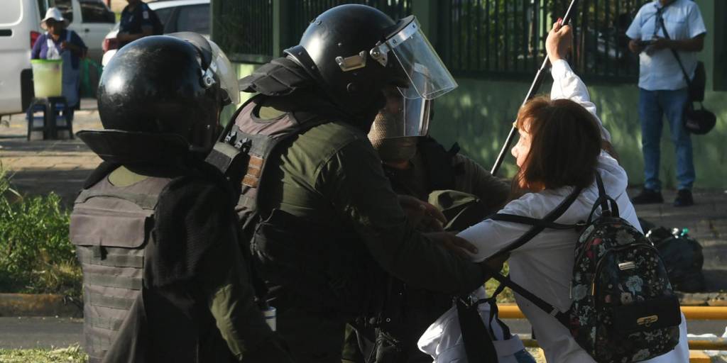 El informe de EEUU cuestiona la violencia con la que actúa la Policía contra detenidos