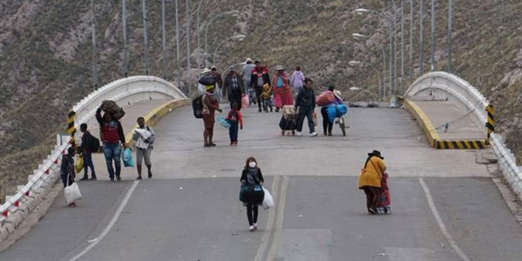 Bolivia siente el efecto de las protestas en Perú con una frontera sin flujos