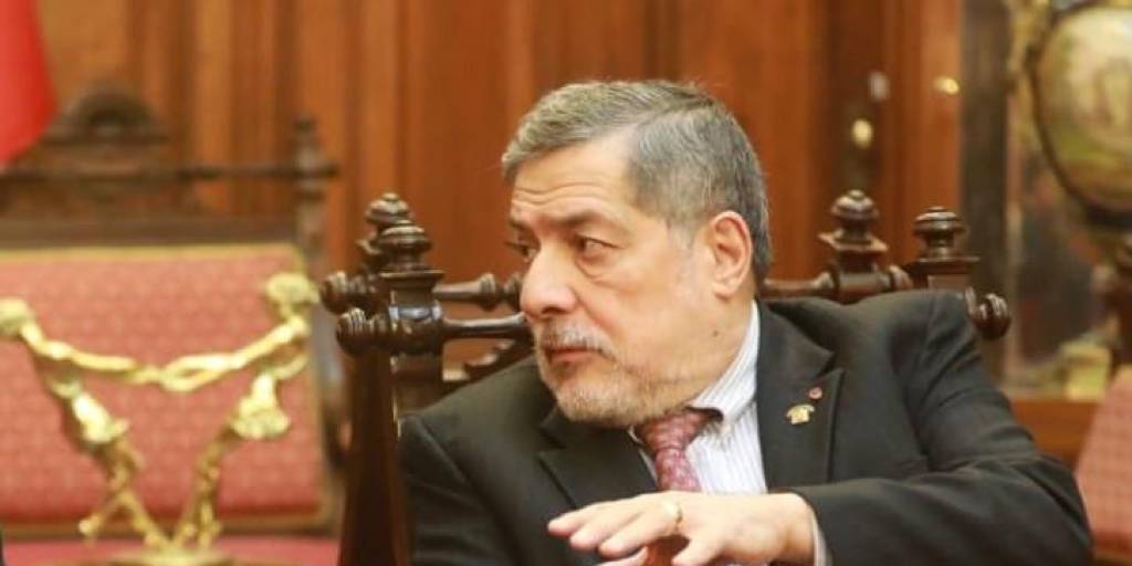 El legislador peruano Ernesto Bustamante
