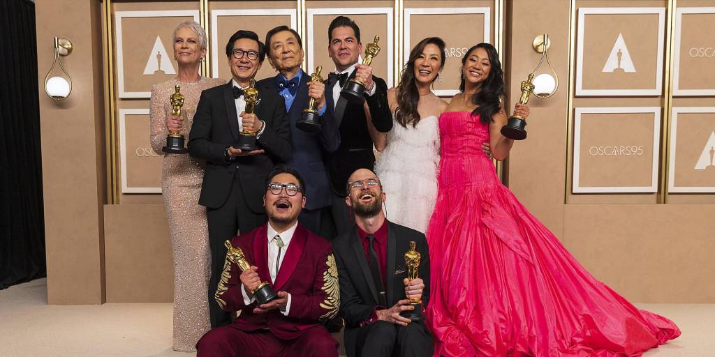 El elenco, directores y productor de la ganadora del Oscar a Mejor Película