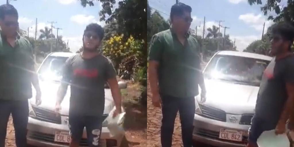 Alberto y Gustavo tras la entrega del vehículo