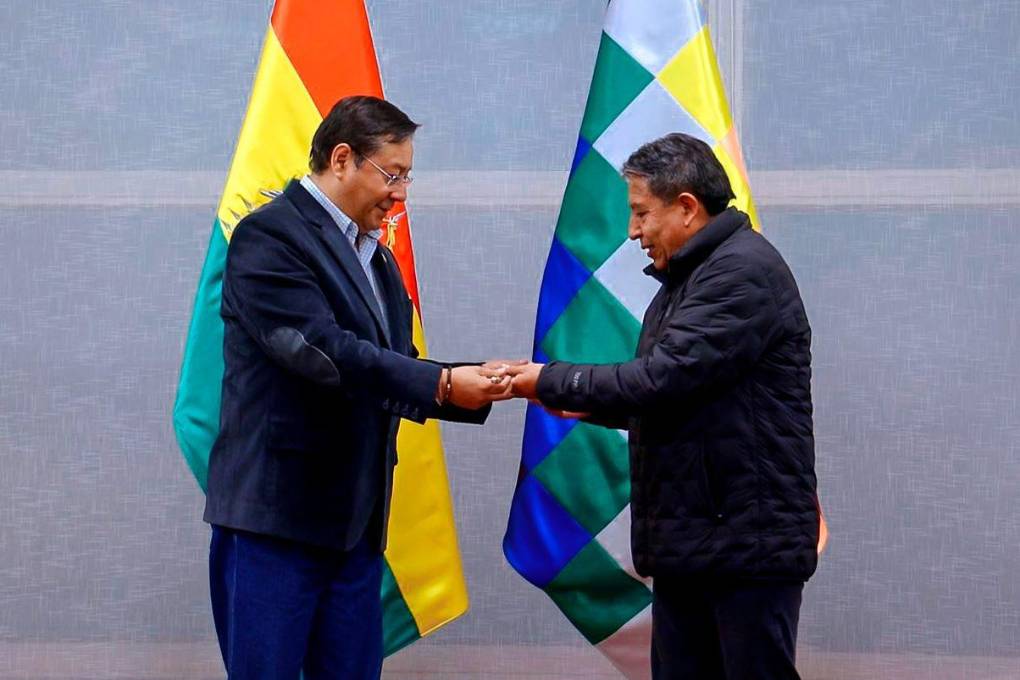 Entrega de bastón de Mando a David Choquehuanca.