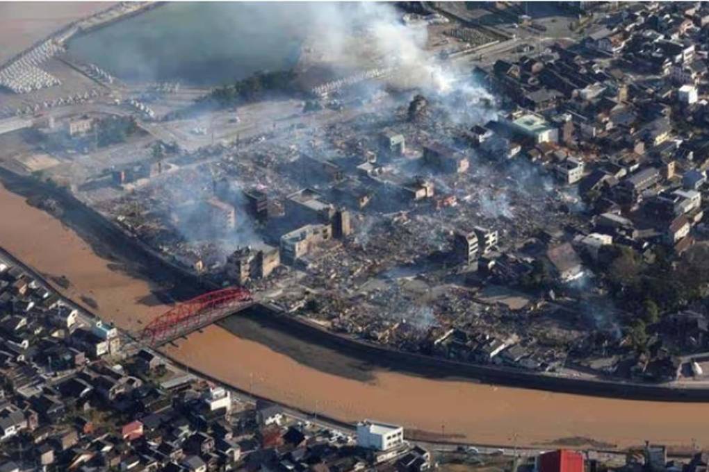 Toma aérea del terremoto que azotó Japón 