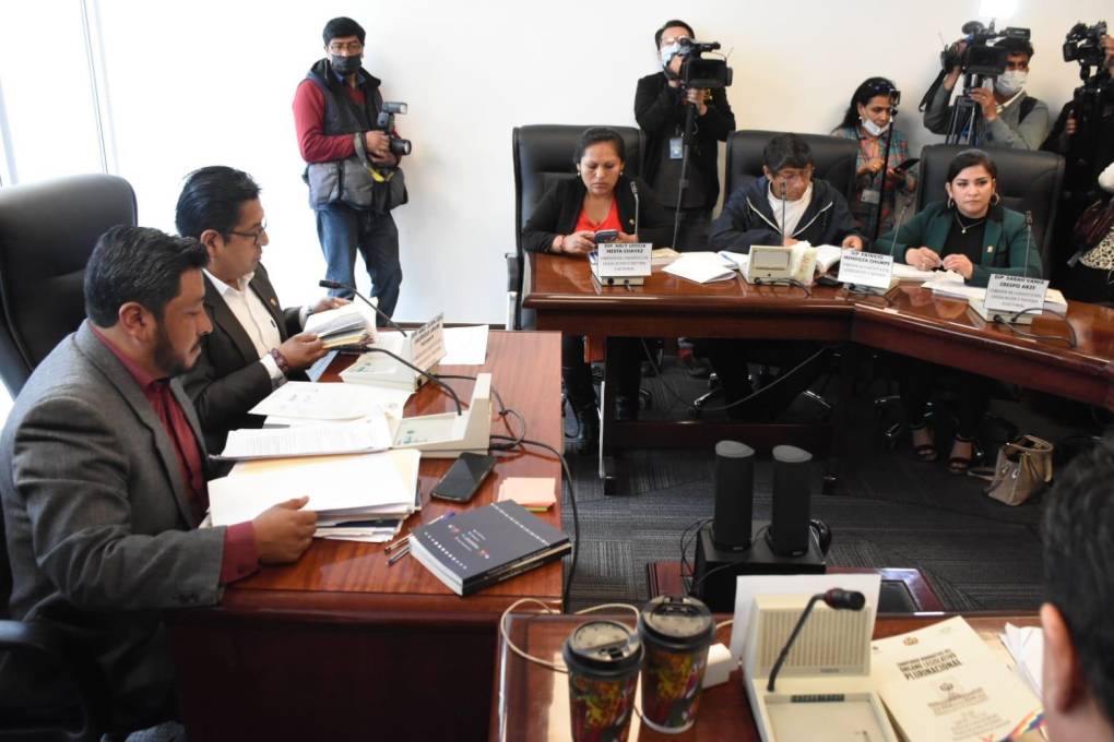 Hubo discordia en la Comisión de Constitución ante la ausencia de Lima
