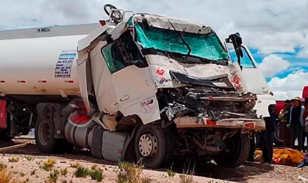 Conductor de un camión cisterna muere tras chocar contra un bus en la ...