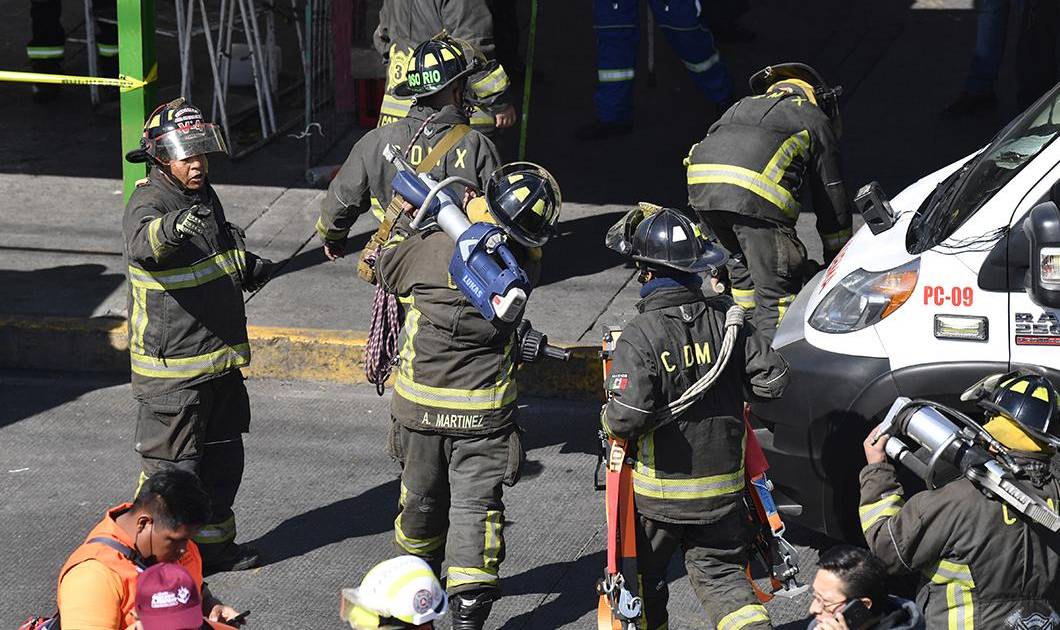 Un muerto y 23 heridos por choque en Metro de Ciudad de México