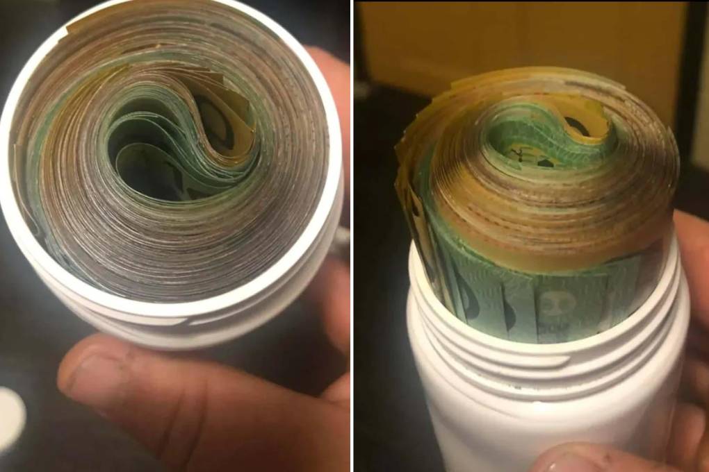 El fajo de billetes envueltos que una recogedor de basura encontró