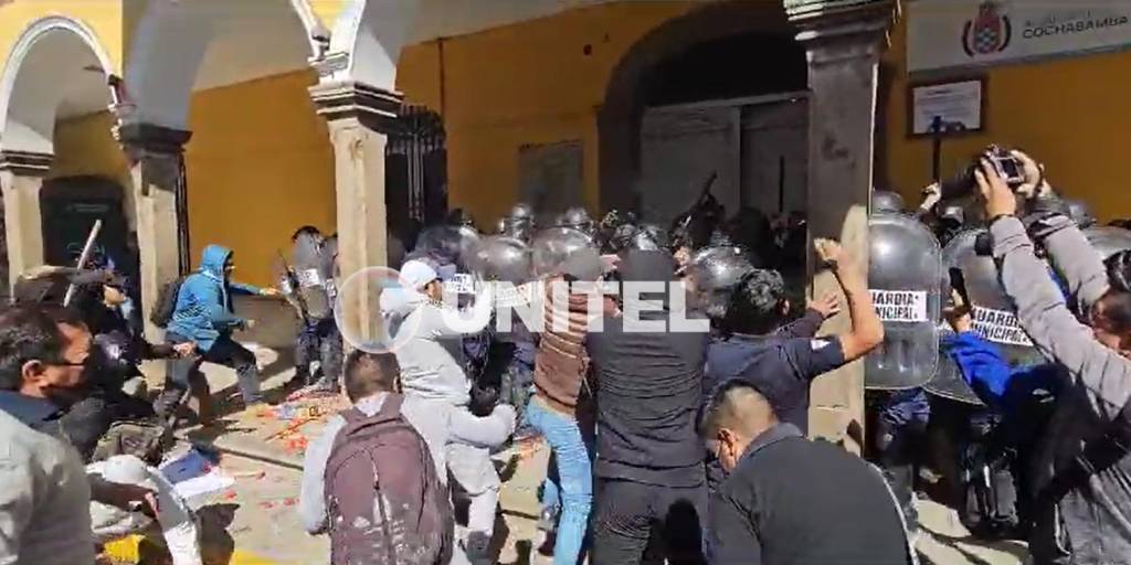 Las personas movilizadas agredieron a los funcionarios que protegían la Alcaldía