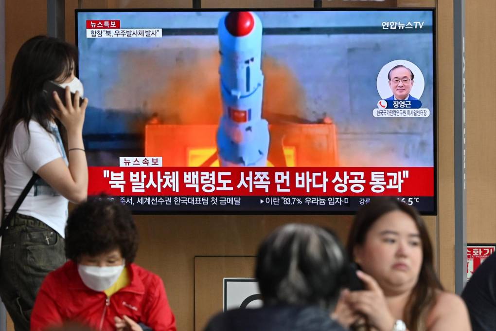 Surcoreanos siguieron la noticia tras la alerta