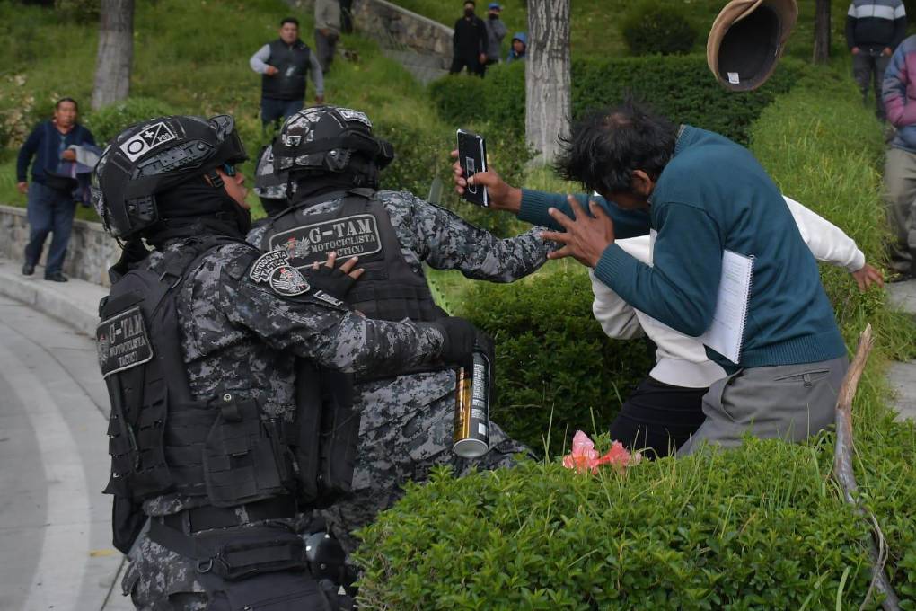 La Policía ejecutó un operativo en el sector del puente de la Cervecería, en el extremo de la autopista.