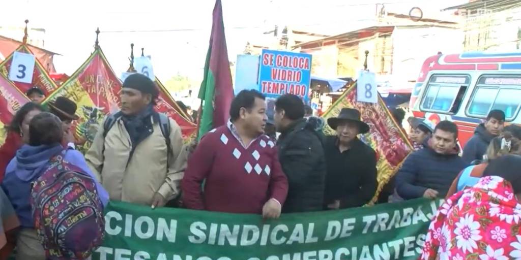 Gremiales participaron de una marcha en Cochabamba