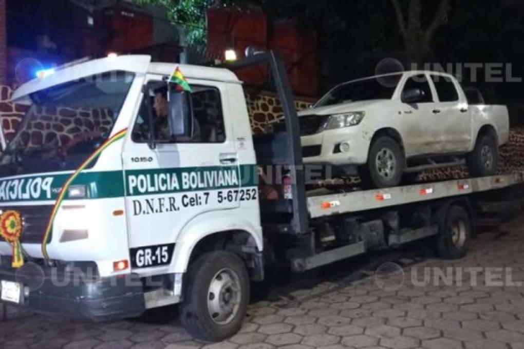 Diprove retira la camioneta que se presume fue usada en el ataque a la casa de Jhonny Fernández