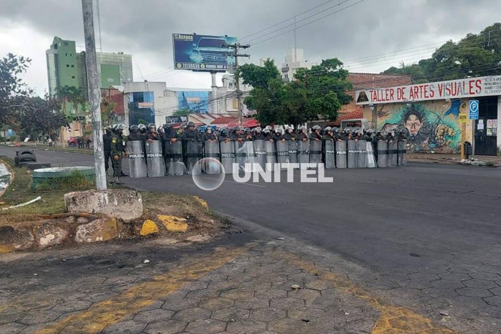 Bloque de la Policía en Santa Cruz