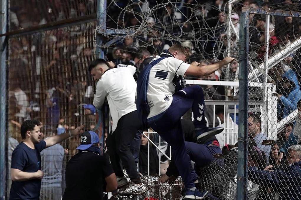 $!Reportan un muerto tras incidentes en el partido Gimnasia-Boca Jrs, en Argentina