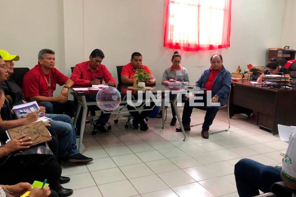 Reunión de autoridades en Montero