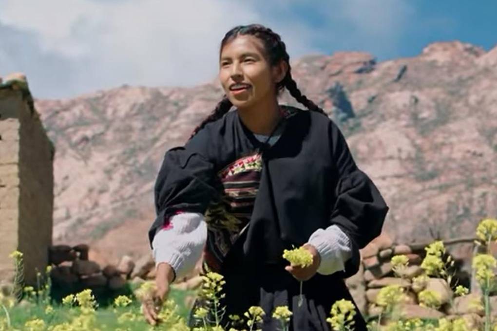Albertina Sacaca, durante el clip de la canción que lleva su nombre