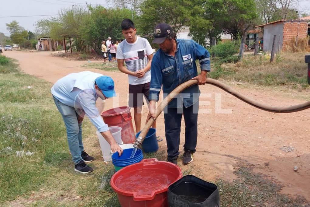 Distribuyen agua en San José de Chiquitos, en Santa Cruz 