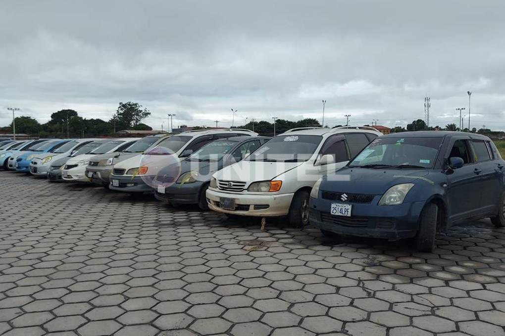 Vehículos comisados por la Aduana Nacional